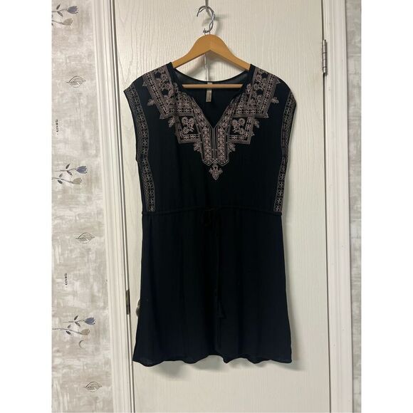 Entro Dress - Picture 1 of 4